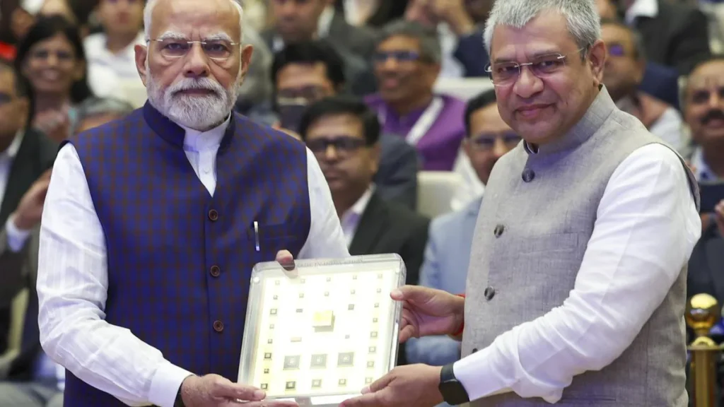 Prime Minister Narendra Modi and Union Minister Ashwini Vaishnaw during the inauguration of ‘Semicon India 2025’ at Yashobhoomi, in New Delhi on September 2, 2025